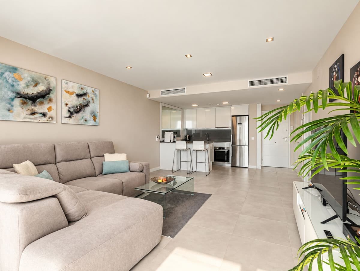 Middle Floor Apartment in Las Lagunas — photo 9 of 10