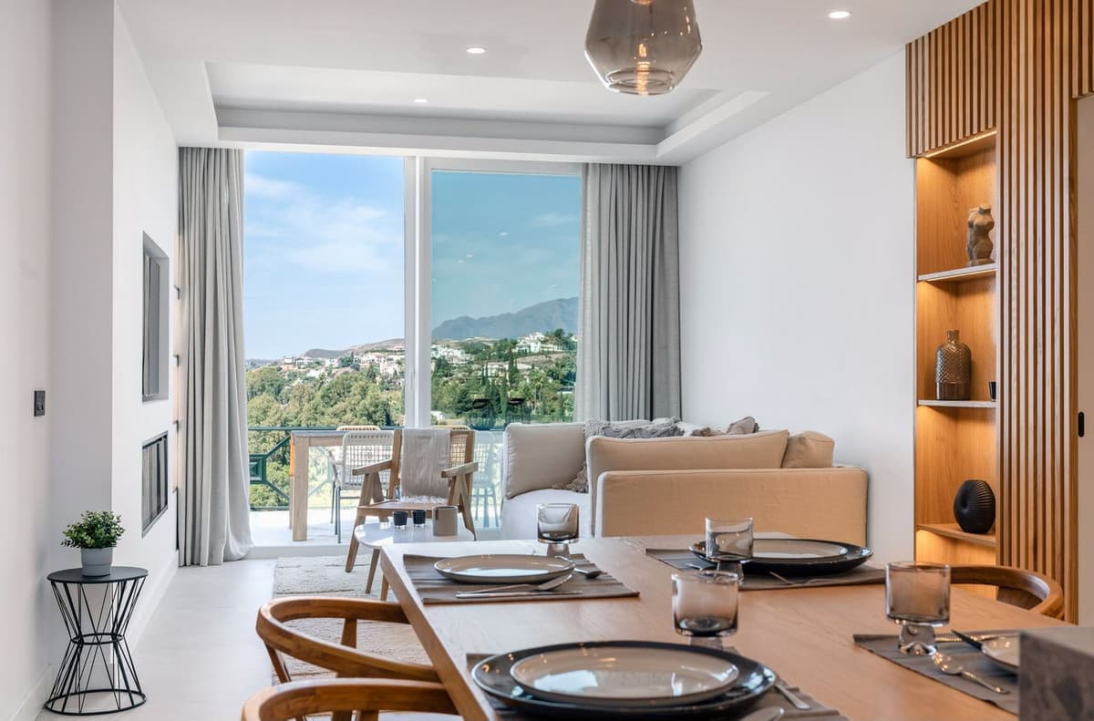 Middle Floor Apartment in La Quinta — photo 1 of 10