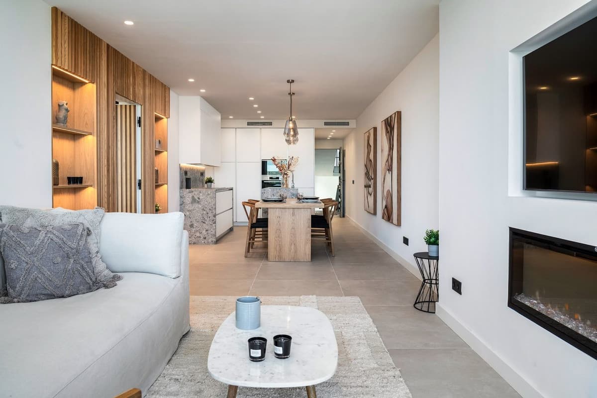 Middle Floor Apartment in La Quinta — photo 2 of 10