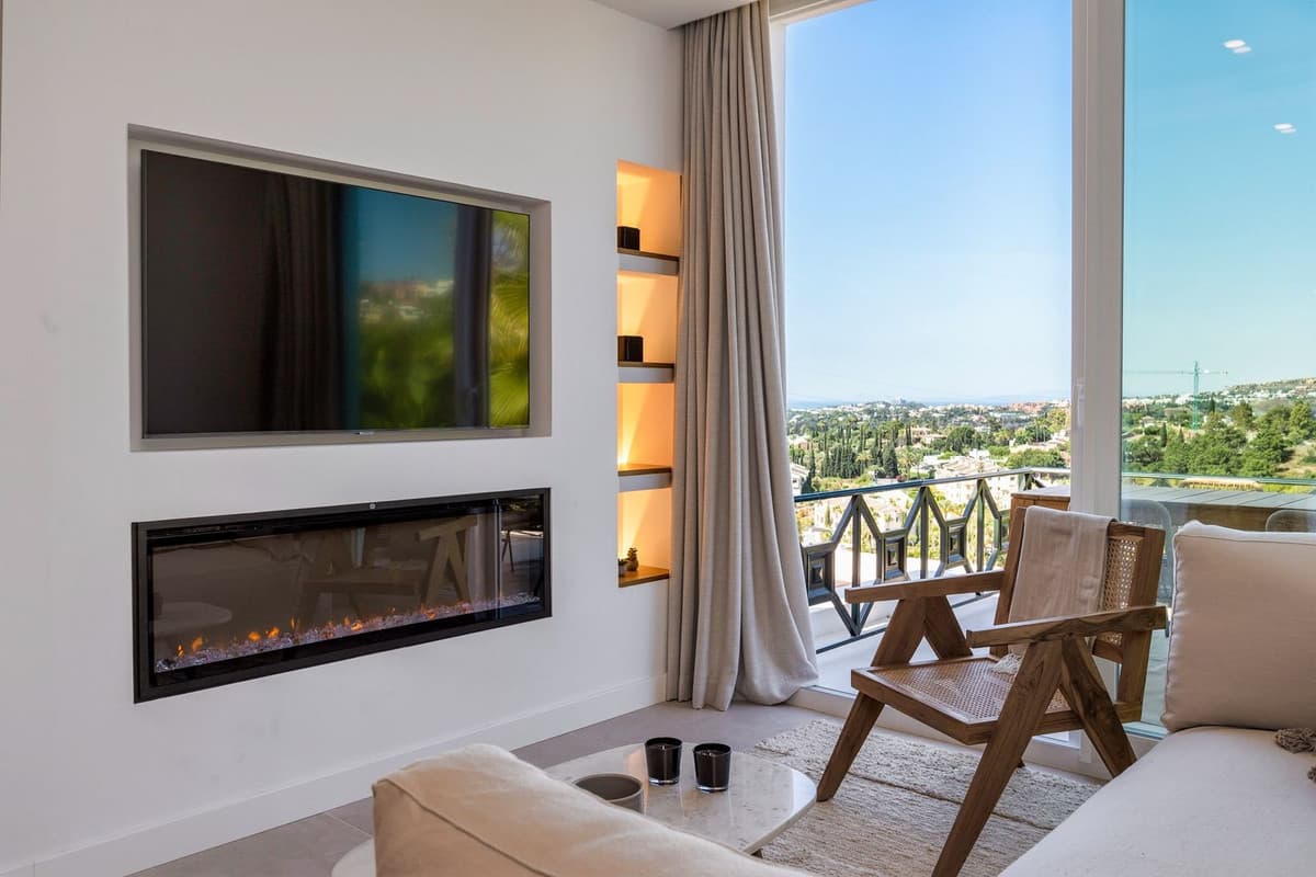 Middle Floor Apartment in La Quinta — photo 4 of 10