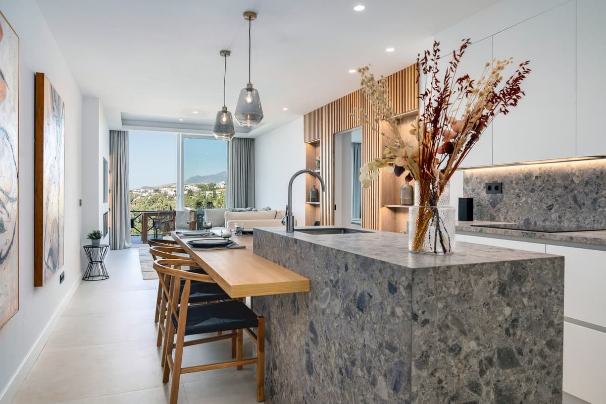 Middle Floor Apartment in La Quinta — photo 5 of 10