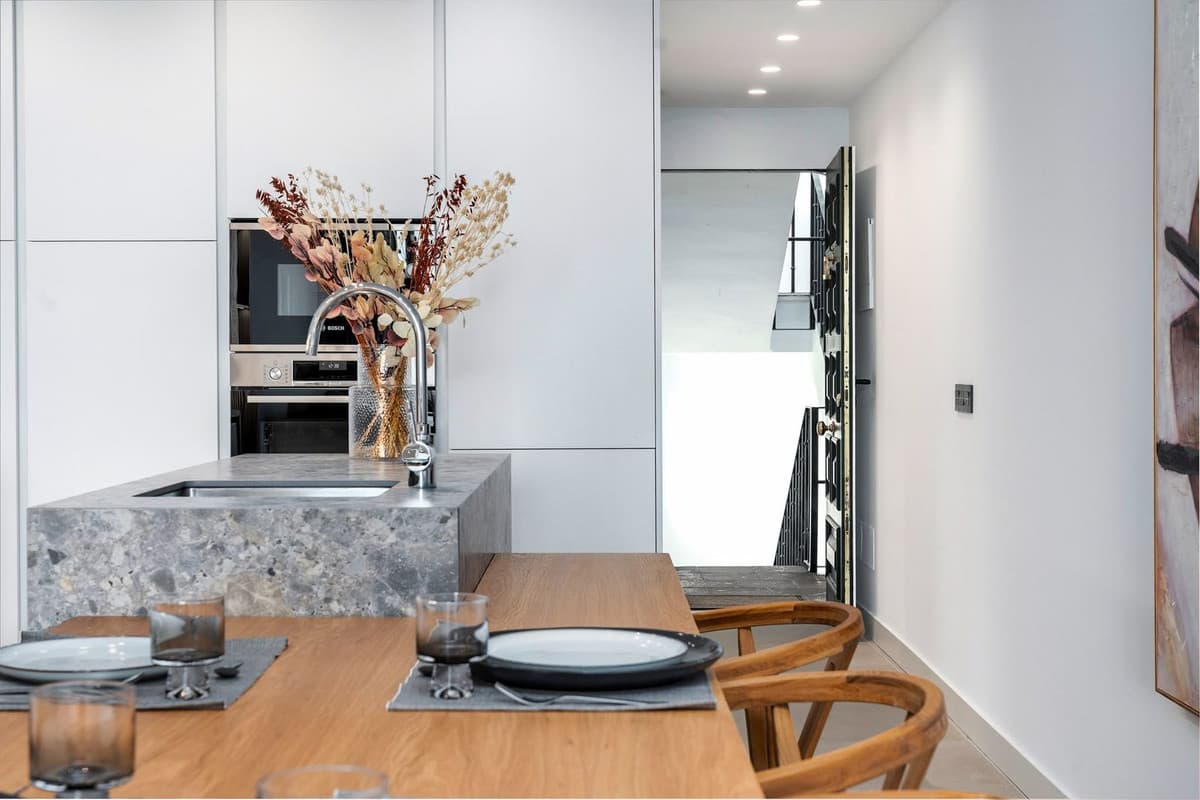 Middle Floor Apartment in La Quinta — photo 8 of 10
