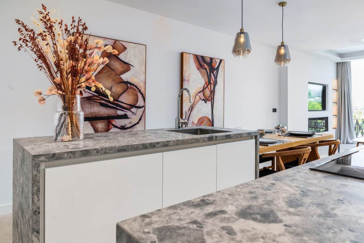 Middle Floor Apartment in La Quinta — photo 9 of 10