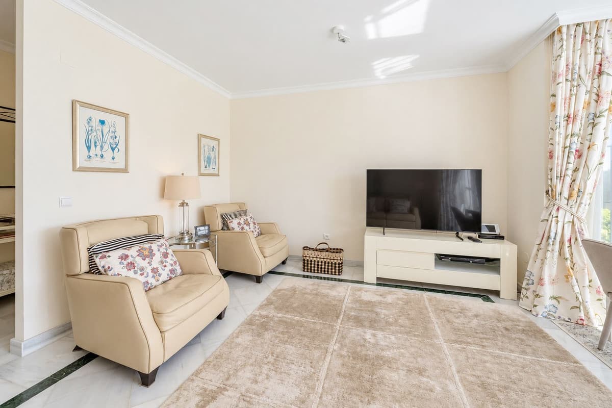 Ground Floor Apartment in Elviria — photo 6 of 10
