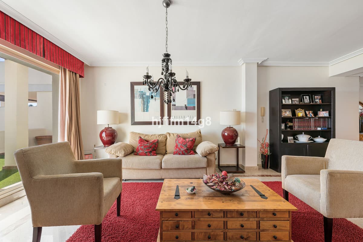 Penthouse Duplex in Nueva Andalucía — photo 4 of 10