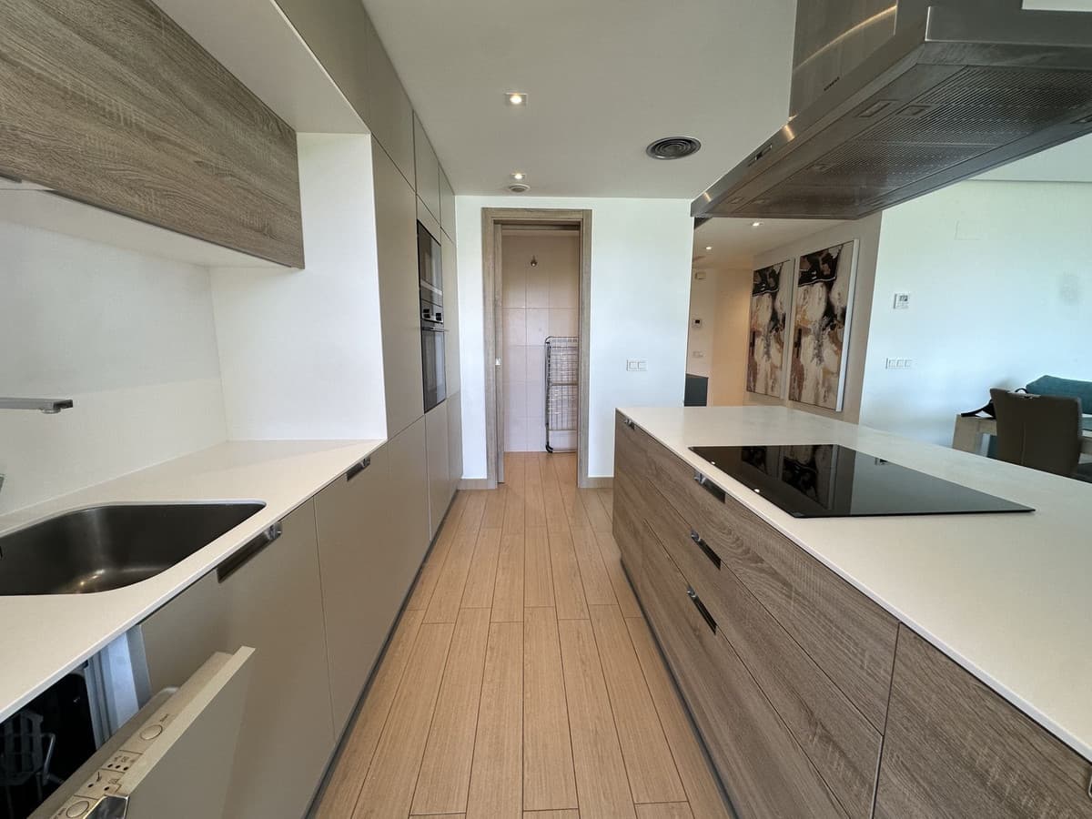 Middle Floor Apartment in Benahavís — photo 2 of 10
