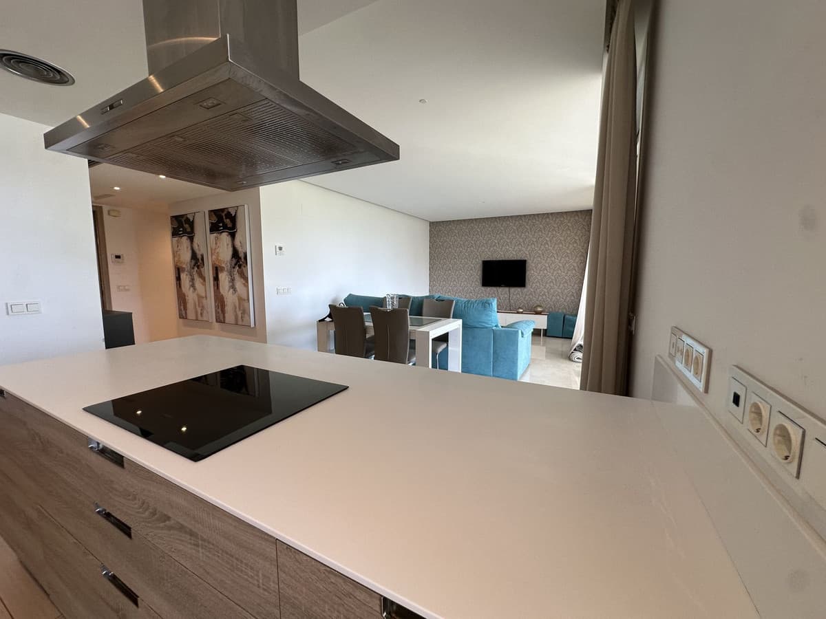 Middle Floor Apartment in Benahavís — photo 6 of 10