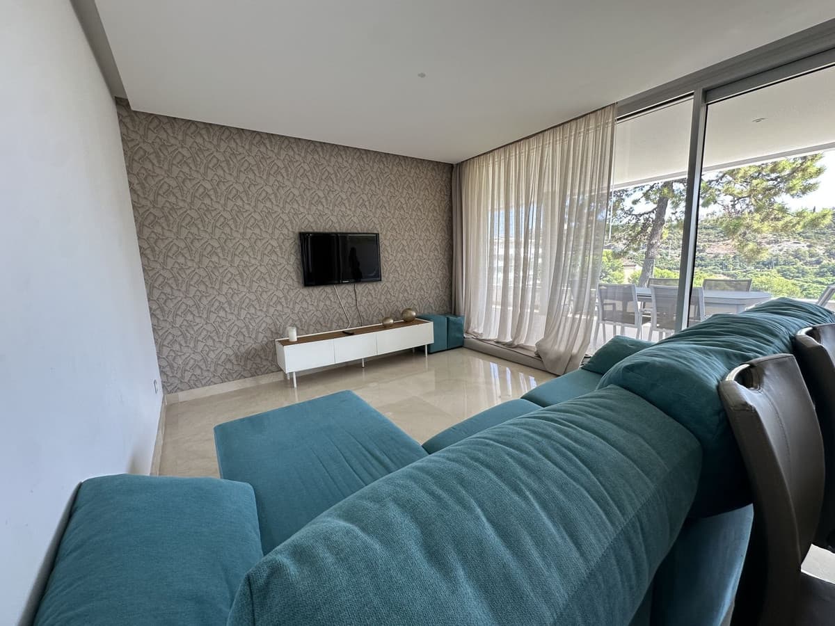 Middle Floor Apartment in Benahavís — photo 9 of 10
