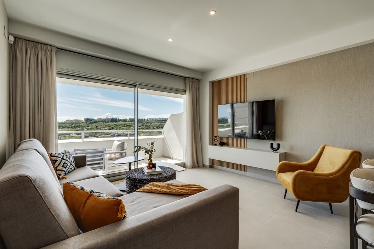 Middle Floor Apartment in Estepona — photo 2 of 10