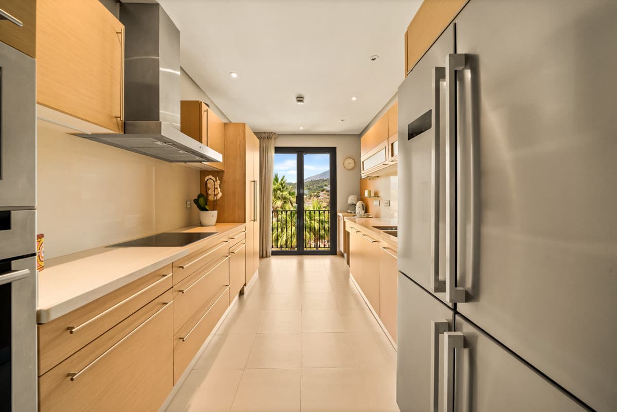 Middle Floor Apartment in La Quinta — photo 7 of 10