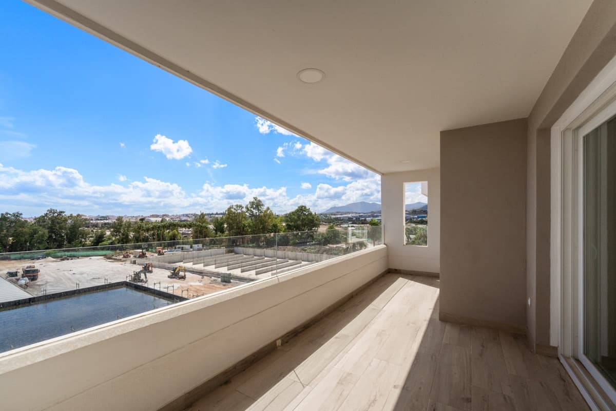 Middle Floor Apartment in Nueva Andalucía — photo 2 of 10
