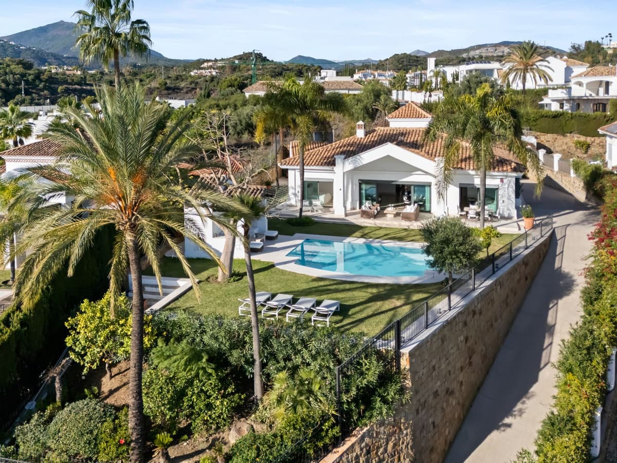 Detached Villa in Nueva Andalucía — photo 2 of 10