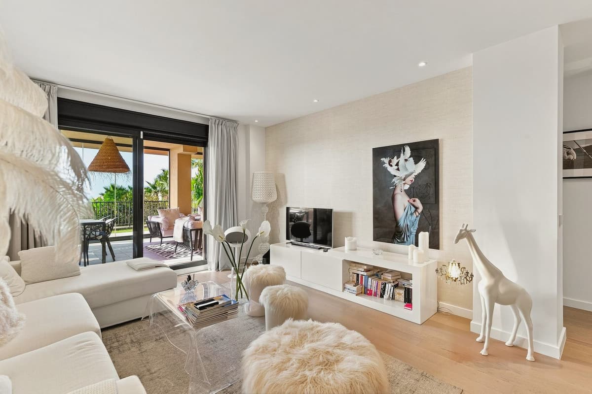 Ground Floor Apartment in Benahavís — photo 2 of 10
