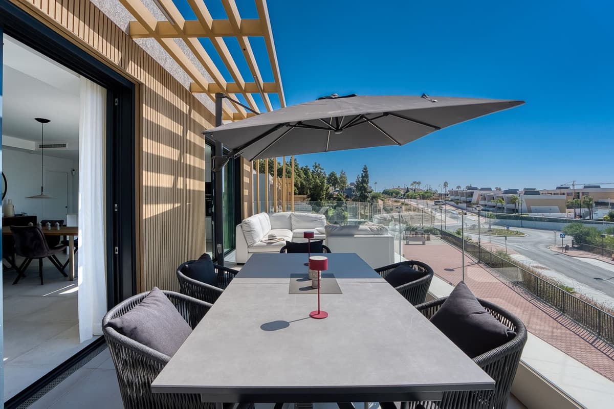 Townhouse in El Chaparral — photo 4 of 10
