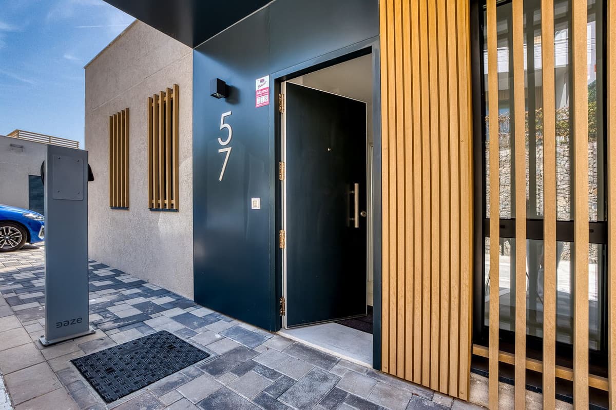 Townhouse in El Chaparral — photo 7 of 10