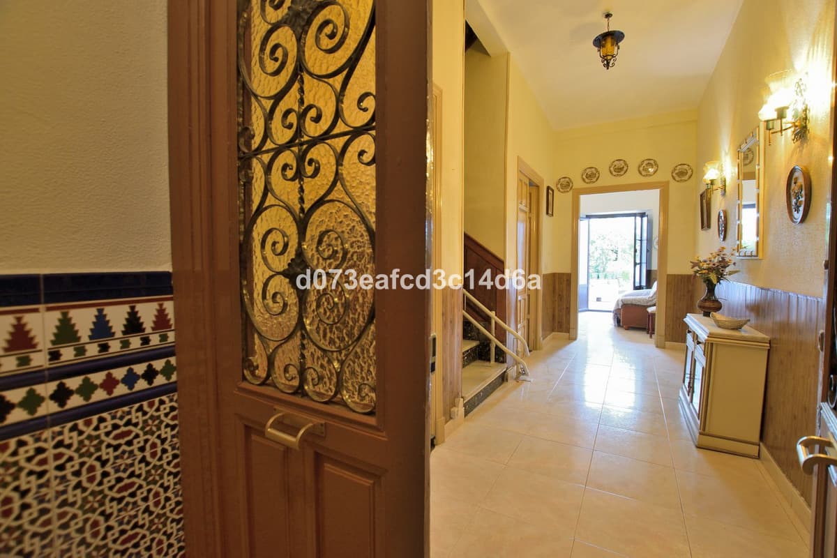 Townhouse in Ronda — photo 1 of 10