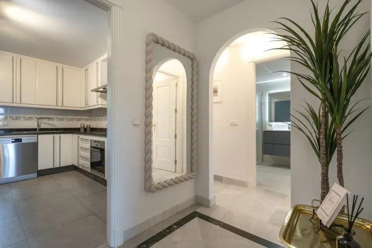 Ground Floor Apartment in Nueva Andalucía — photo 8 of 10