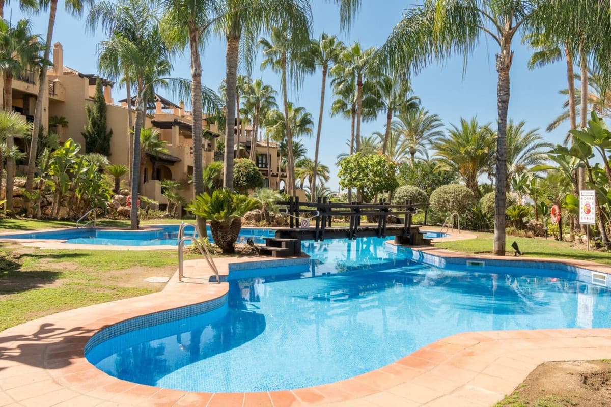 Middle Floor Apartment in Estepona — photo 1 of 10