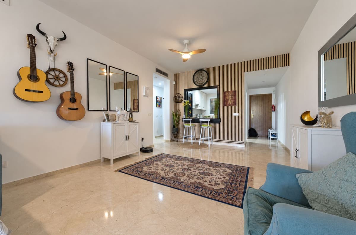 Middle Floor Apartment in Estepona — photo 4 of 10