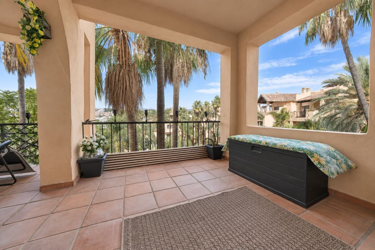 Middle Floor Apartment in Estepona — photo 10 of 10