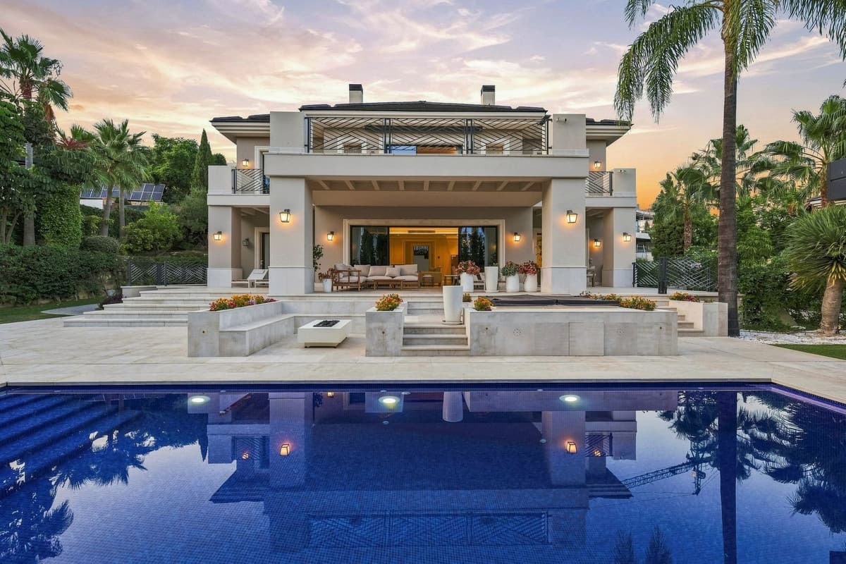 Detached Villa in Los Flamingos — photo 1 of 10