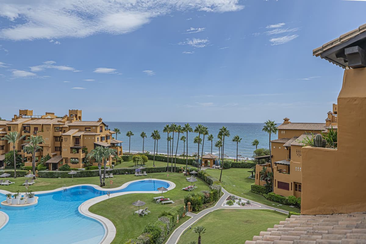 Middle Floor Apartment in Estepona — photo 1 of 10