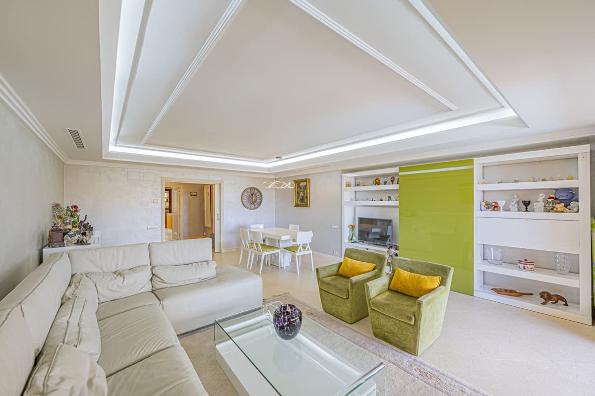 Middle Floor Apartment in Estepona — photo 2 of 10