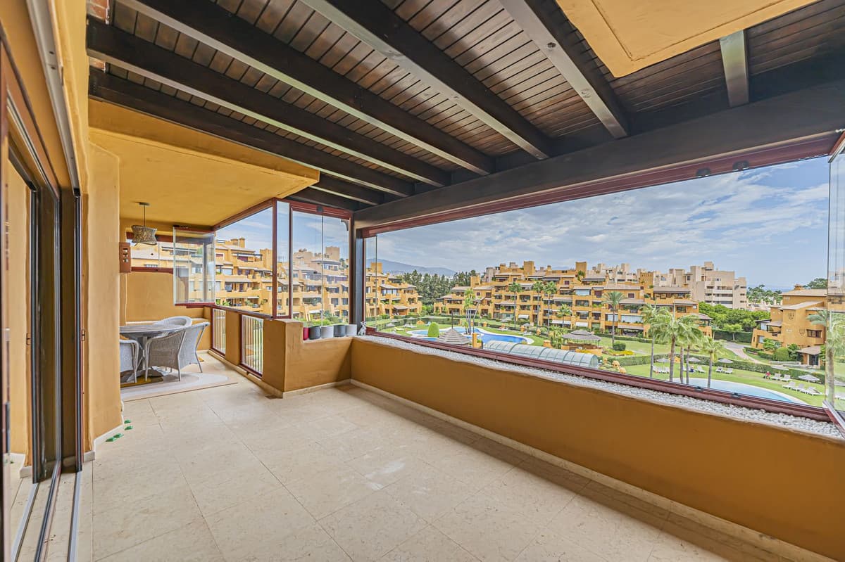 Middle Floor Apartment in Estepona — photo 10 of 10