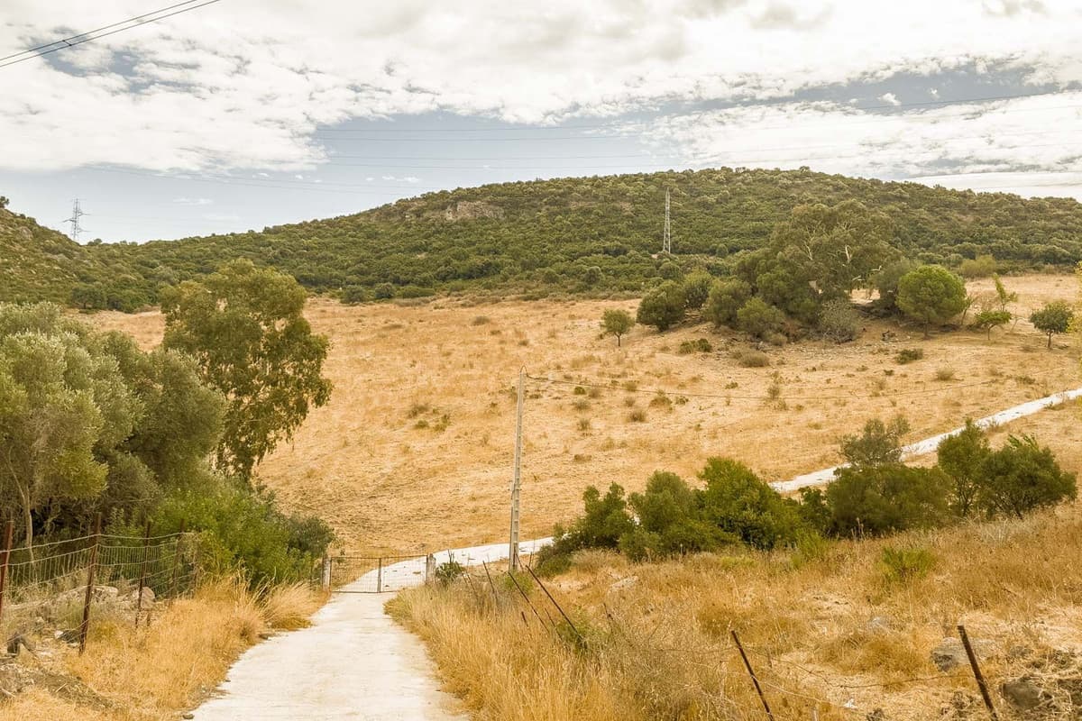Land with Ruin in Casares — photo 1 of 10