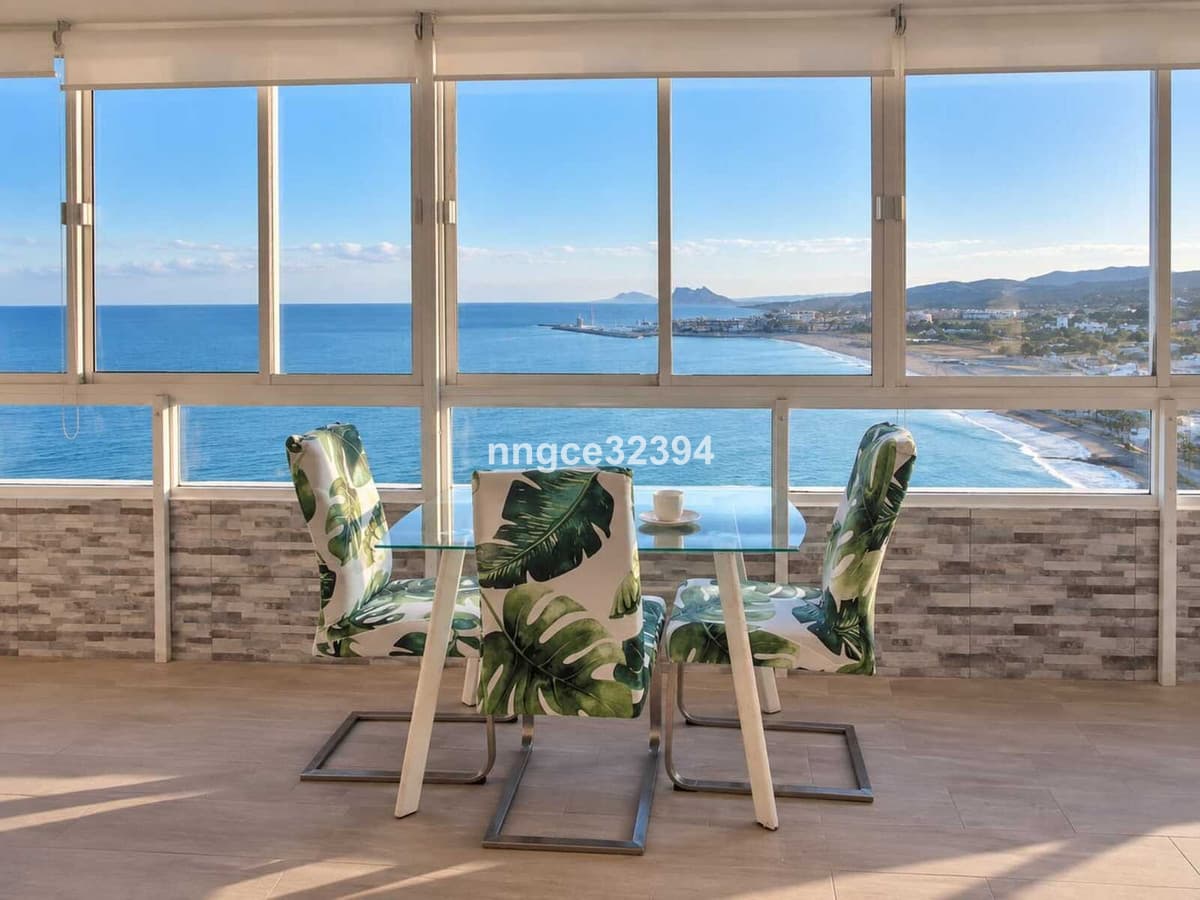 Top Floor Apartment in Torreguadiaro — photo 4 of 10