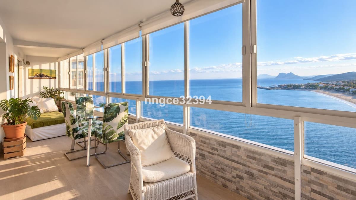 Top Floor Apartment in Torreguadiaro — photo 6 of 10