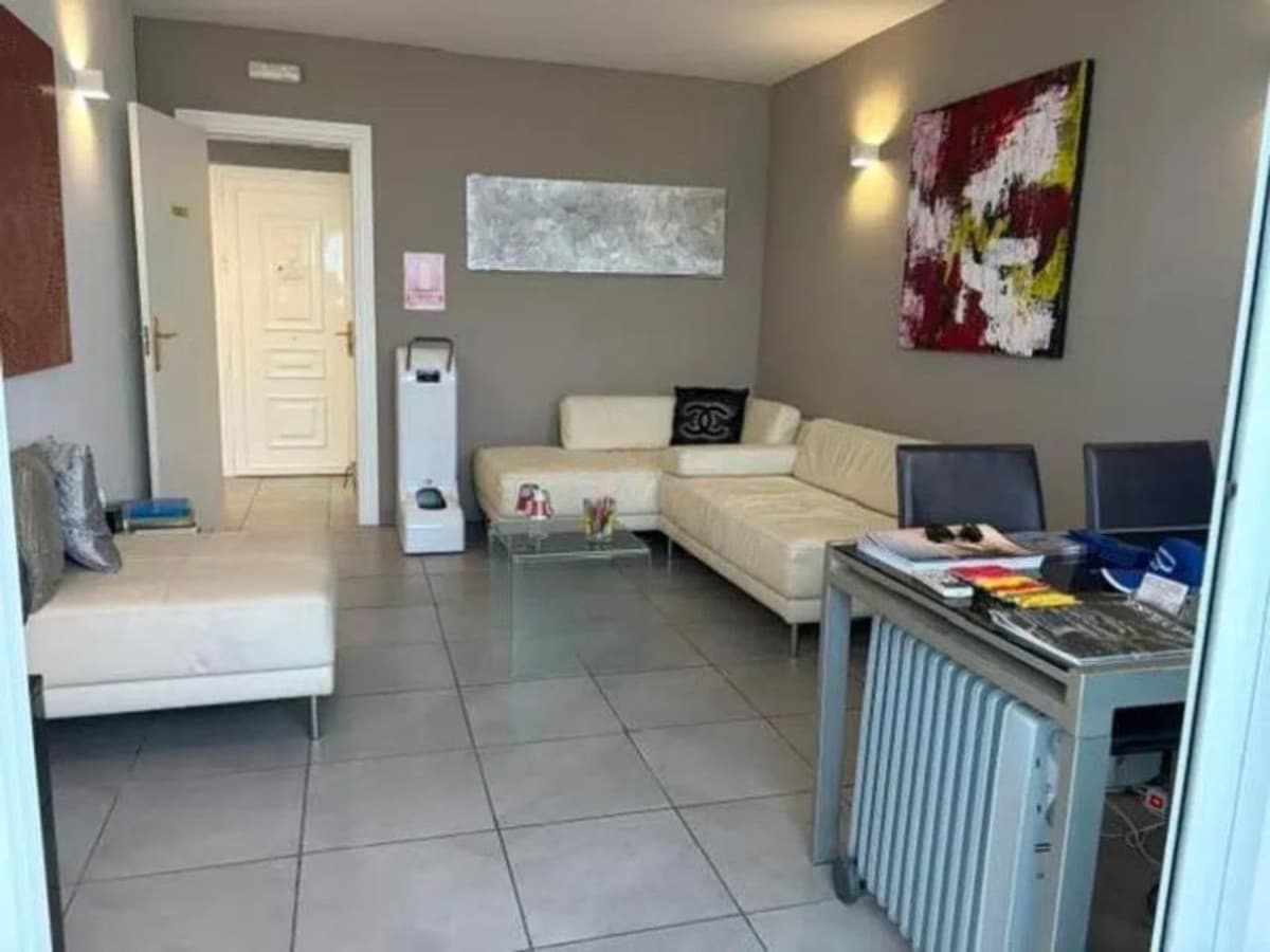 Middle Floor Apartment in Marbella — photo 2 of 10