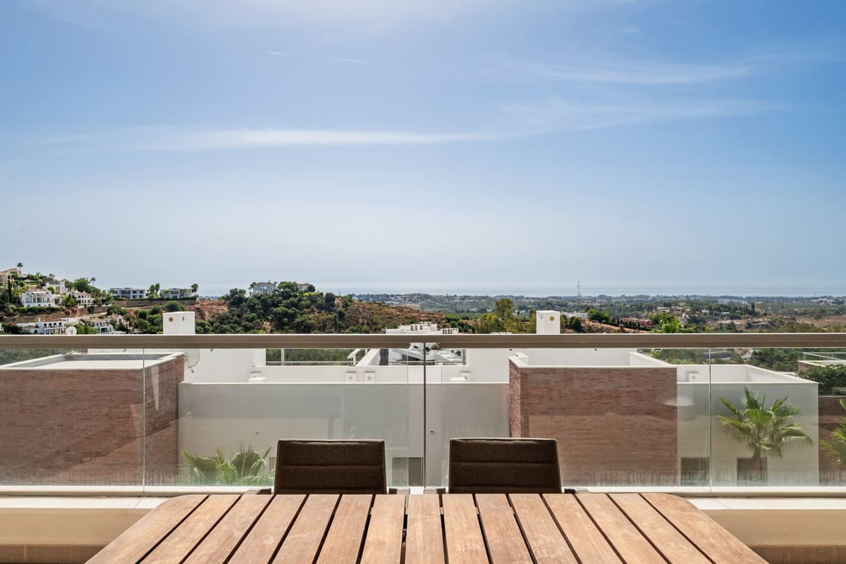 Middle Floor Apartment in Benahavís — photo 4 of 10