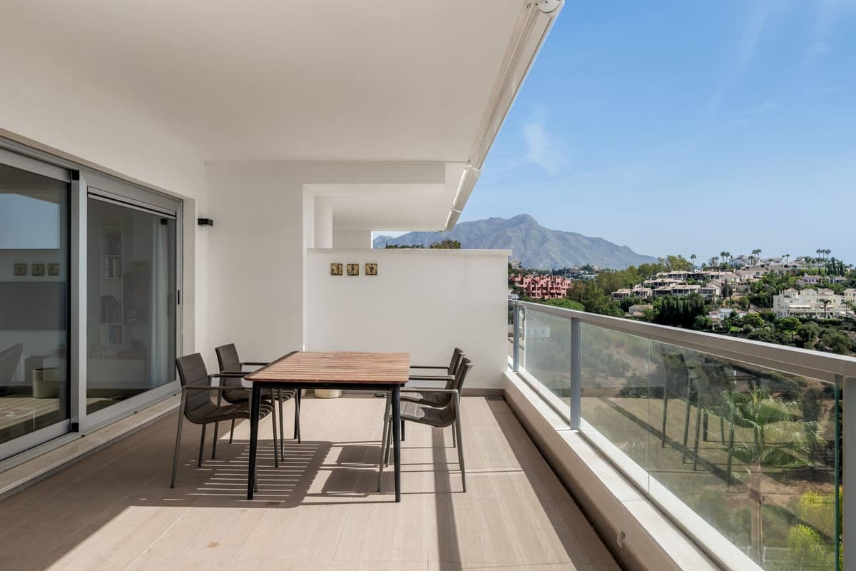 Middle Floor Apartment in Benahavís — photo 5 of 10