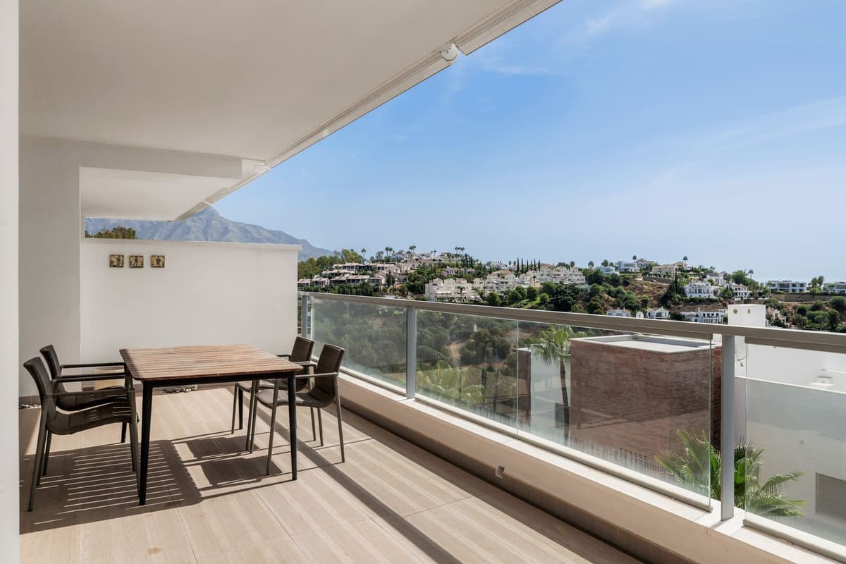 Middle Floor Apartment in Benahavís — photo 7 of 10