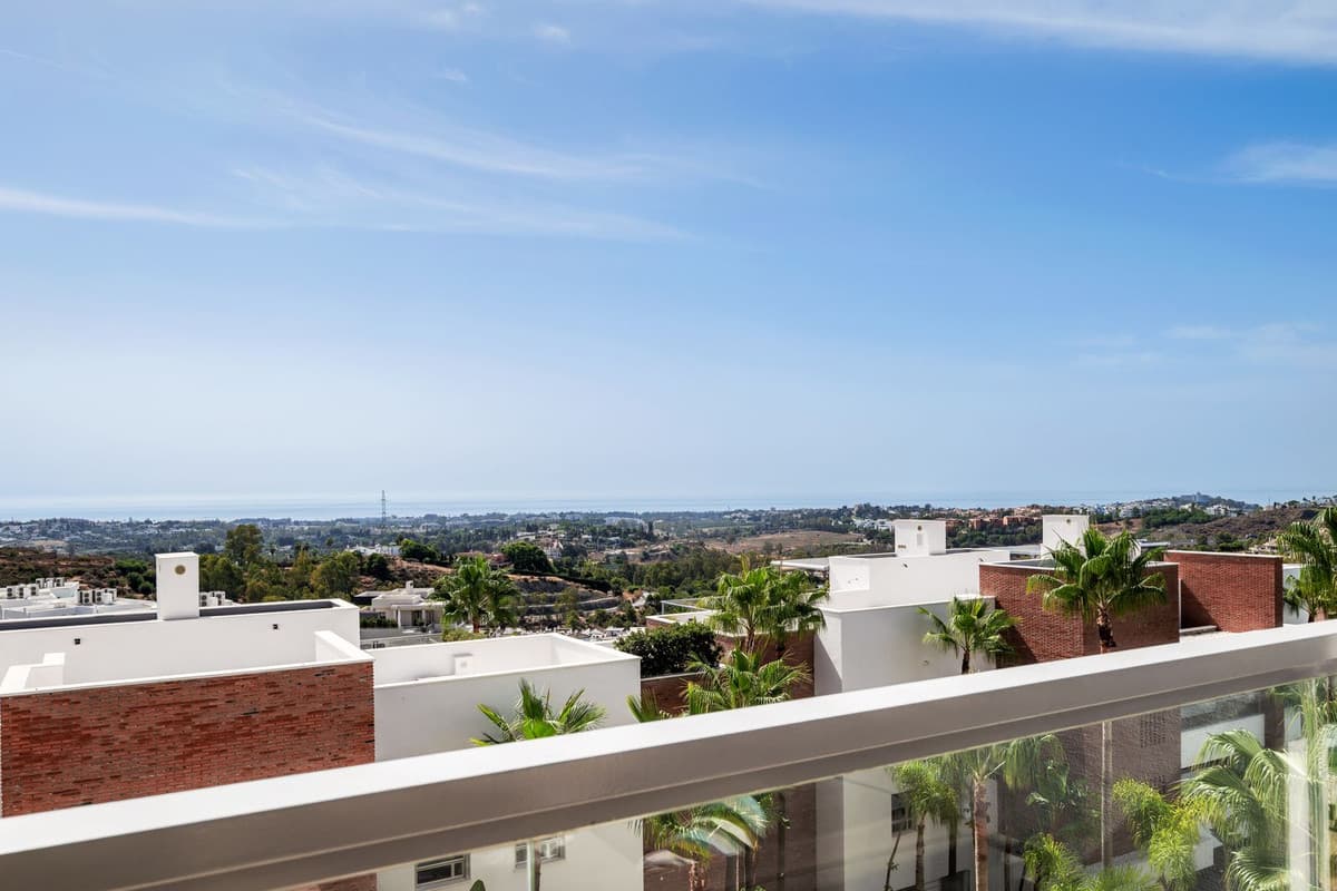 Middle Floor Apartment in Benahavís — photo 9 of 10