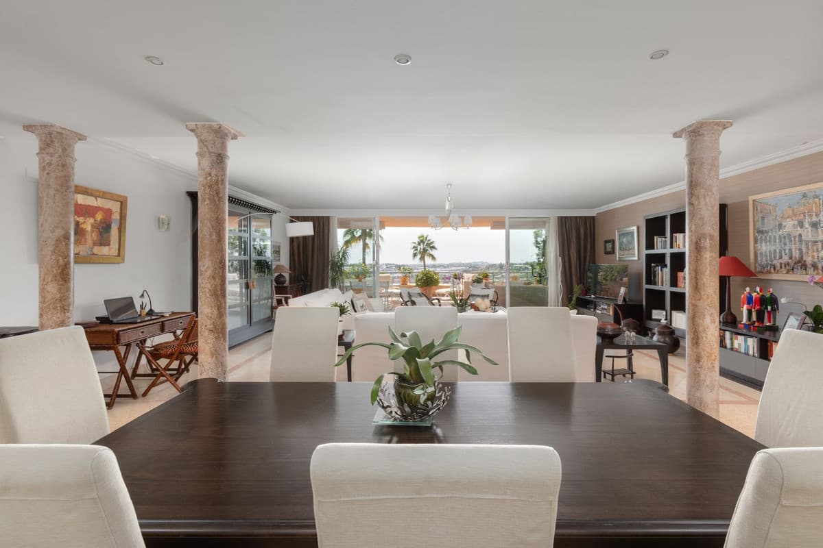 Middle Floor Apartment in Nueva Andalucía — photo 3 of 10