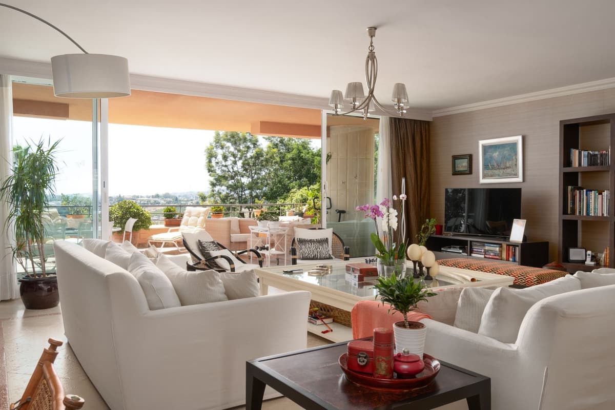 Middle Floor Apartment in Nueva Andalucía — photo 6 of 10