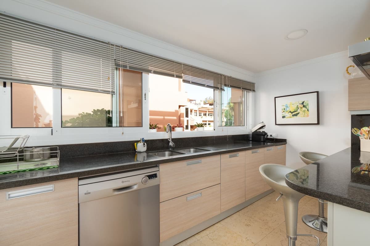 Middle Floor Apartment in Nueva Andalucía — photo 8 of 10