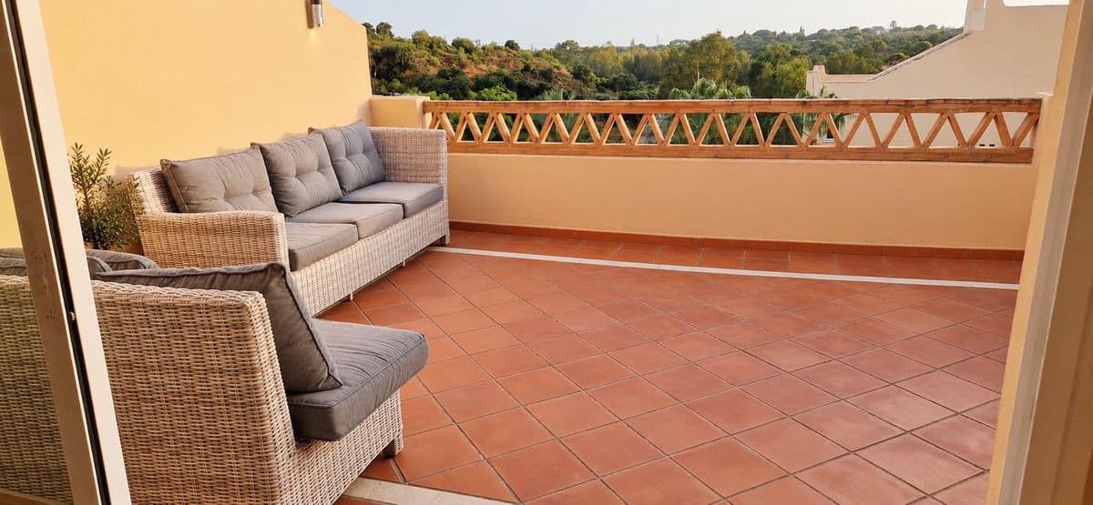 Middle Floor Apartment in Elviria — photo 1 of 10