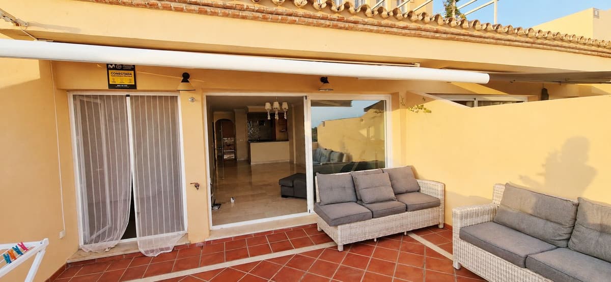 Middle Floor Apartment in Elviria — photo 2 of 10