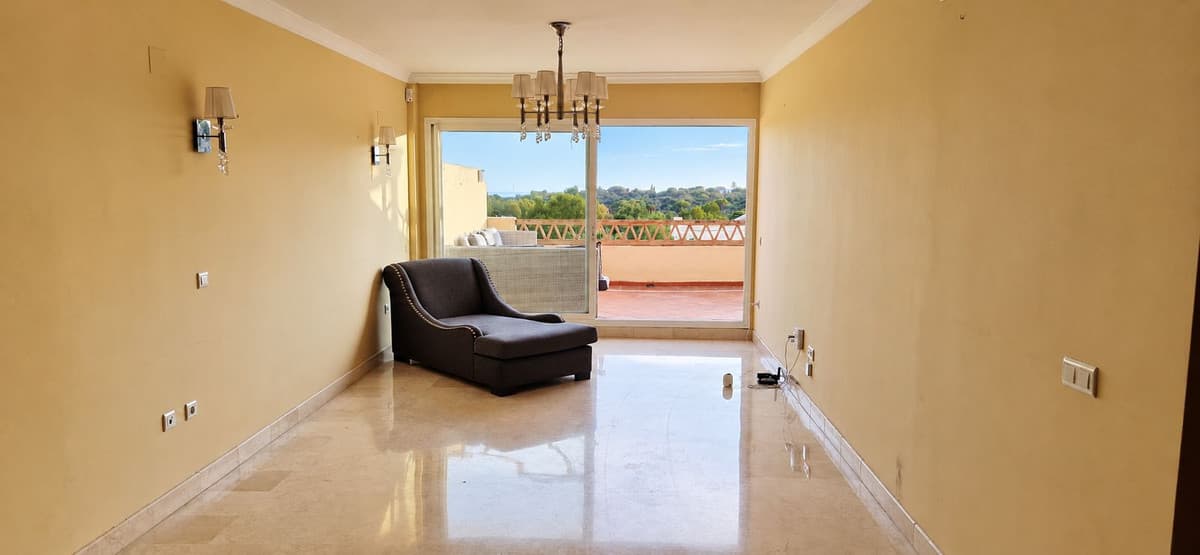 Middle Floor Apartment in Elviria — photo 6 of 10