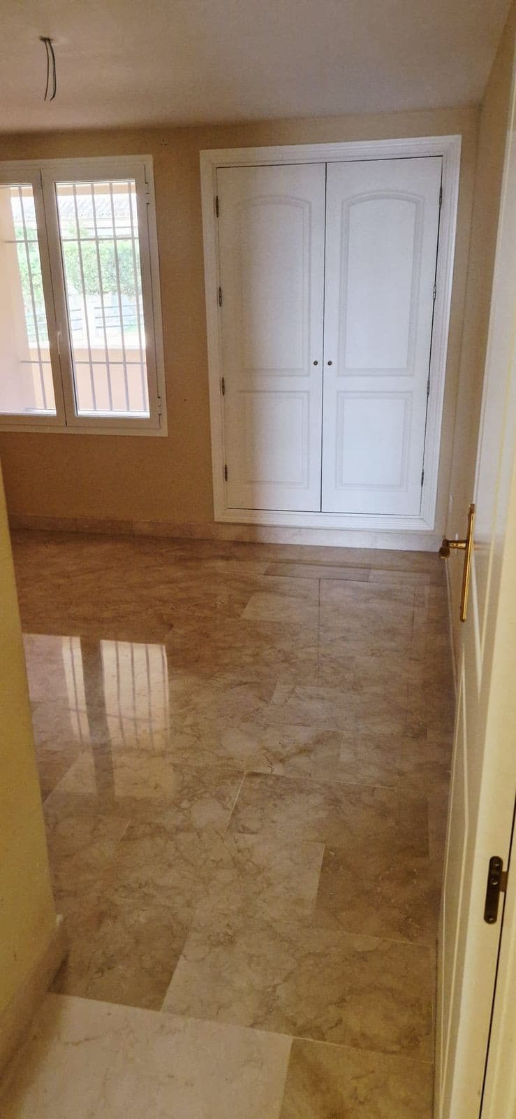 Middle Floor Apartment in Elviria — photo 8 of 10