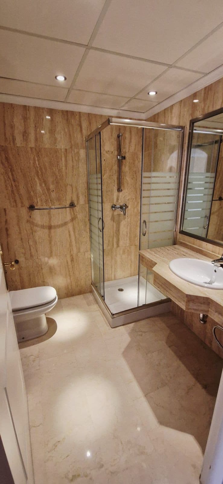 Middle Floor Apartment in Elviria — photo 9 of 10