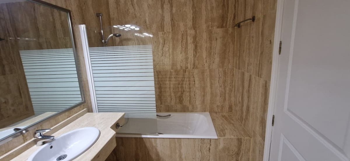 Middle Floor Apartment in Elviria — photo 10 of 10