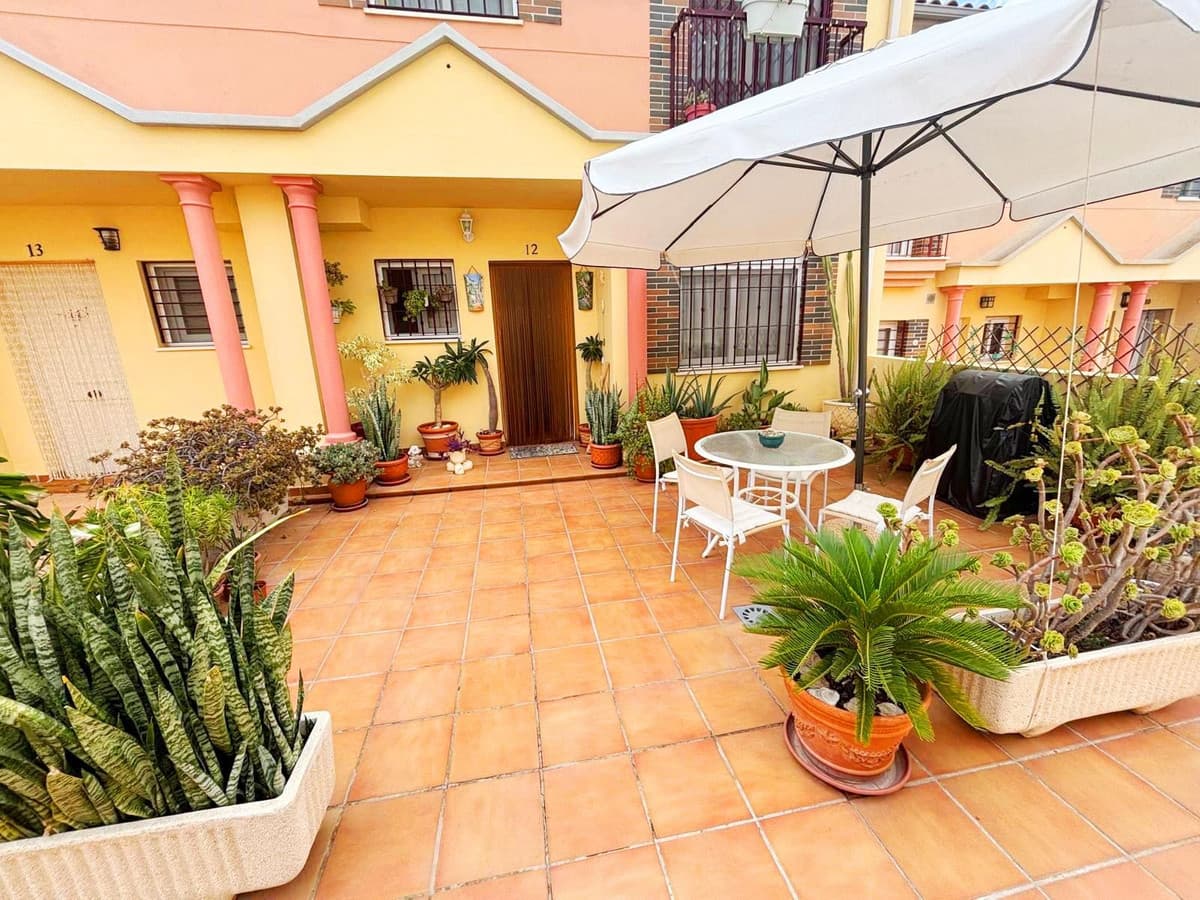 Townhouse in Alhaurín de la Torre — photo 2 of 10