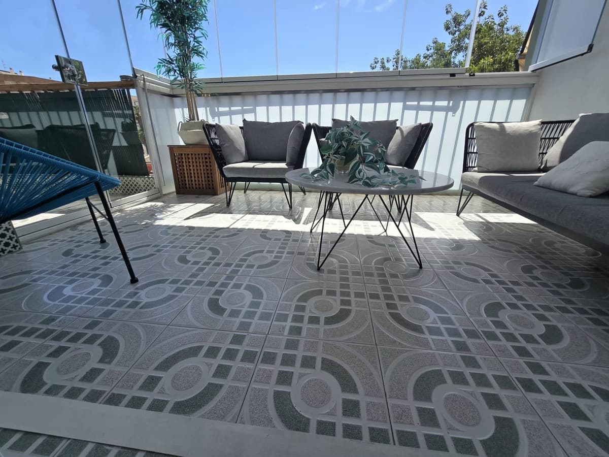 Middle Floor Apartment in Málaga — photo 1 of 10