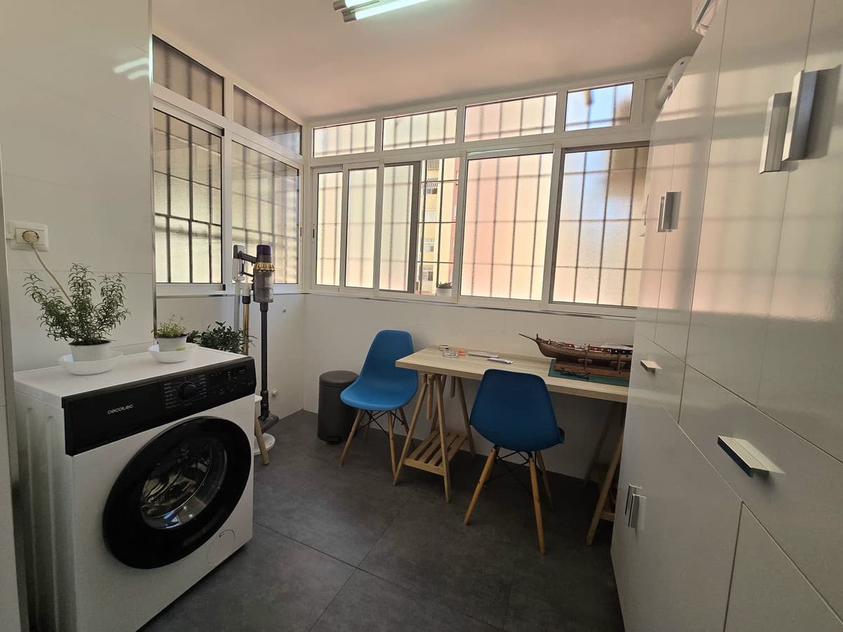 Middle Floor Apartment in Málaga — photo 6 of 10
