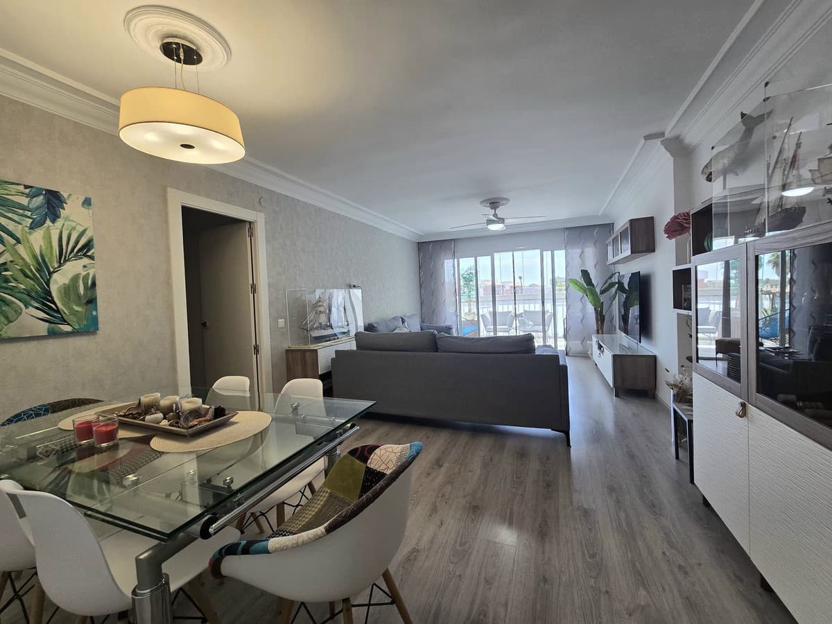 Middle Floor Apartment in Málaga — photo 8 of 10
