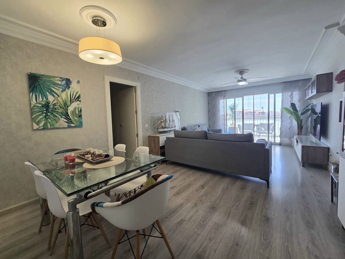 Middle Floor Apartment in Málaga — photo 9 of 10
